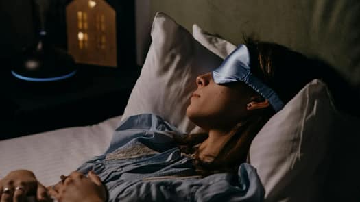 Sleep eye mask helping reduce Poor Sleep Habits caused by light exposure